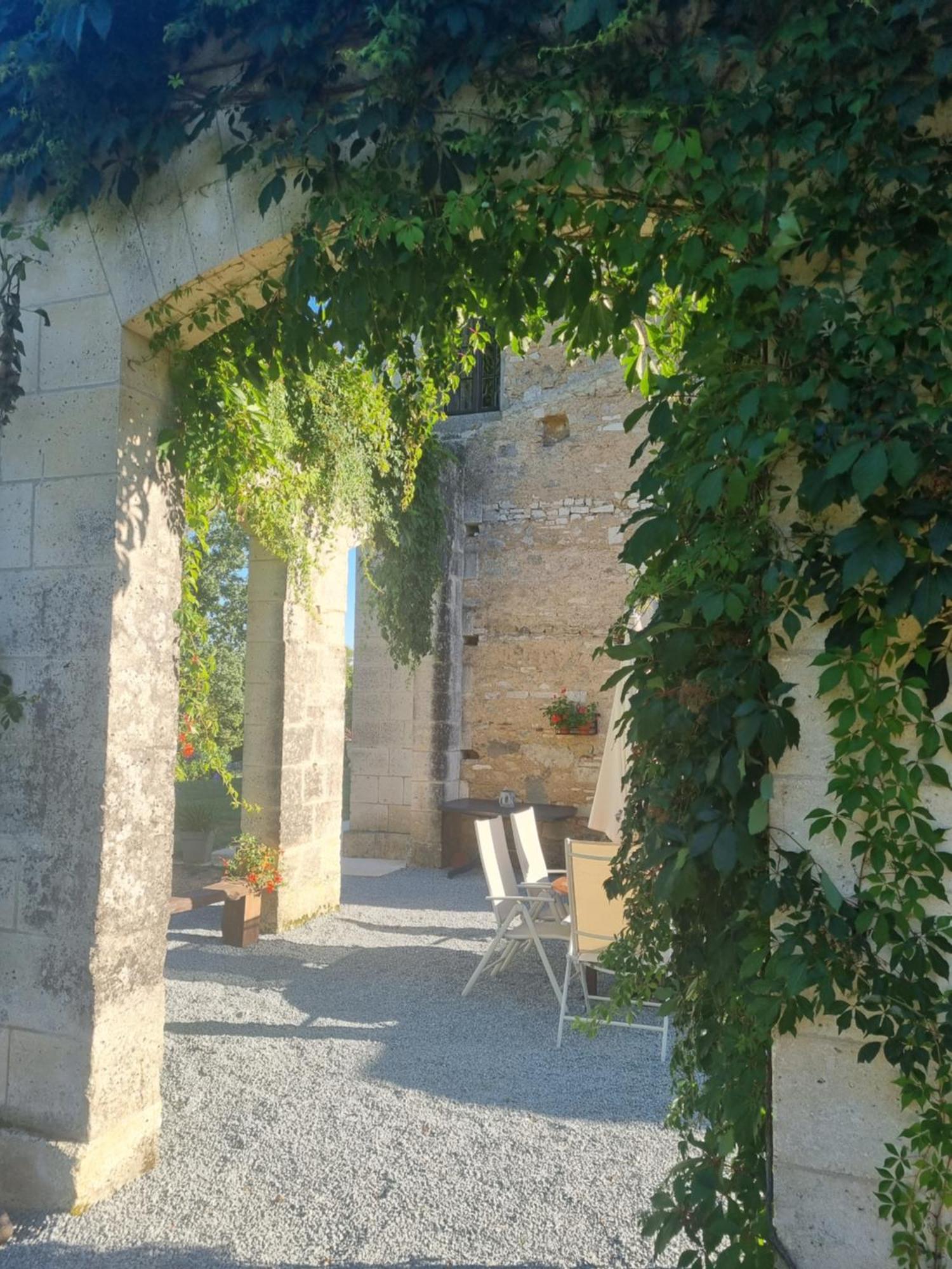 Chateau Neuf Le Desert Apartman Le Pizou Kültér fotó