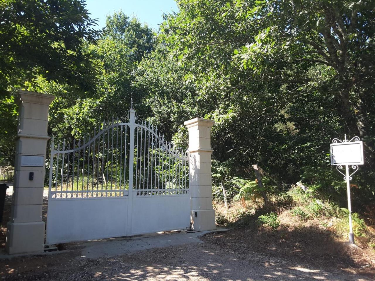 Chateau Neuf Le Desert Le Pizou Kültér fotó