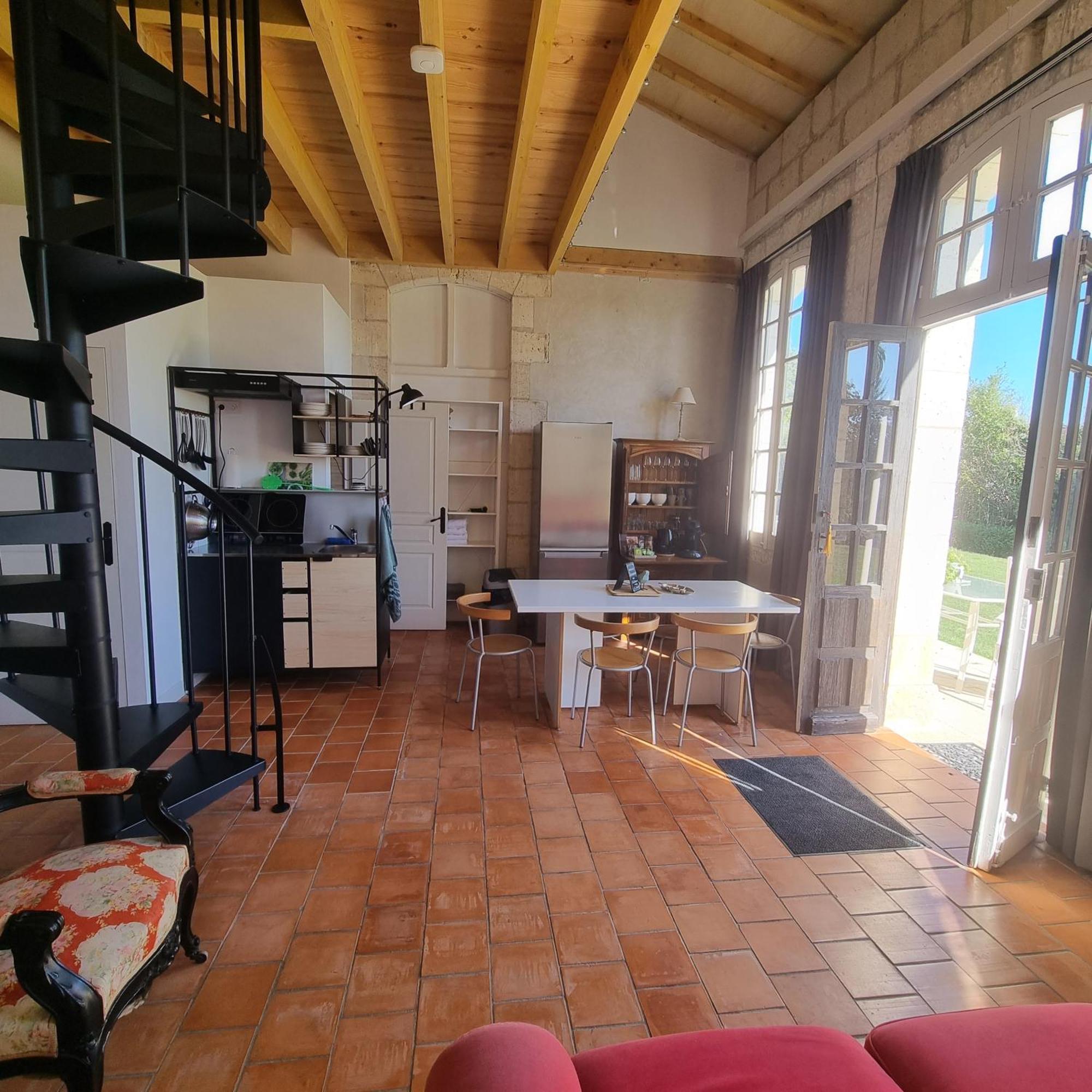 Chateau Neuf Le Desert Le Pizou Szoba fotó