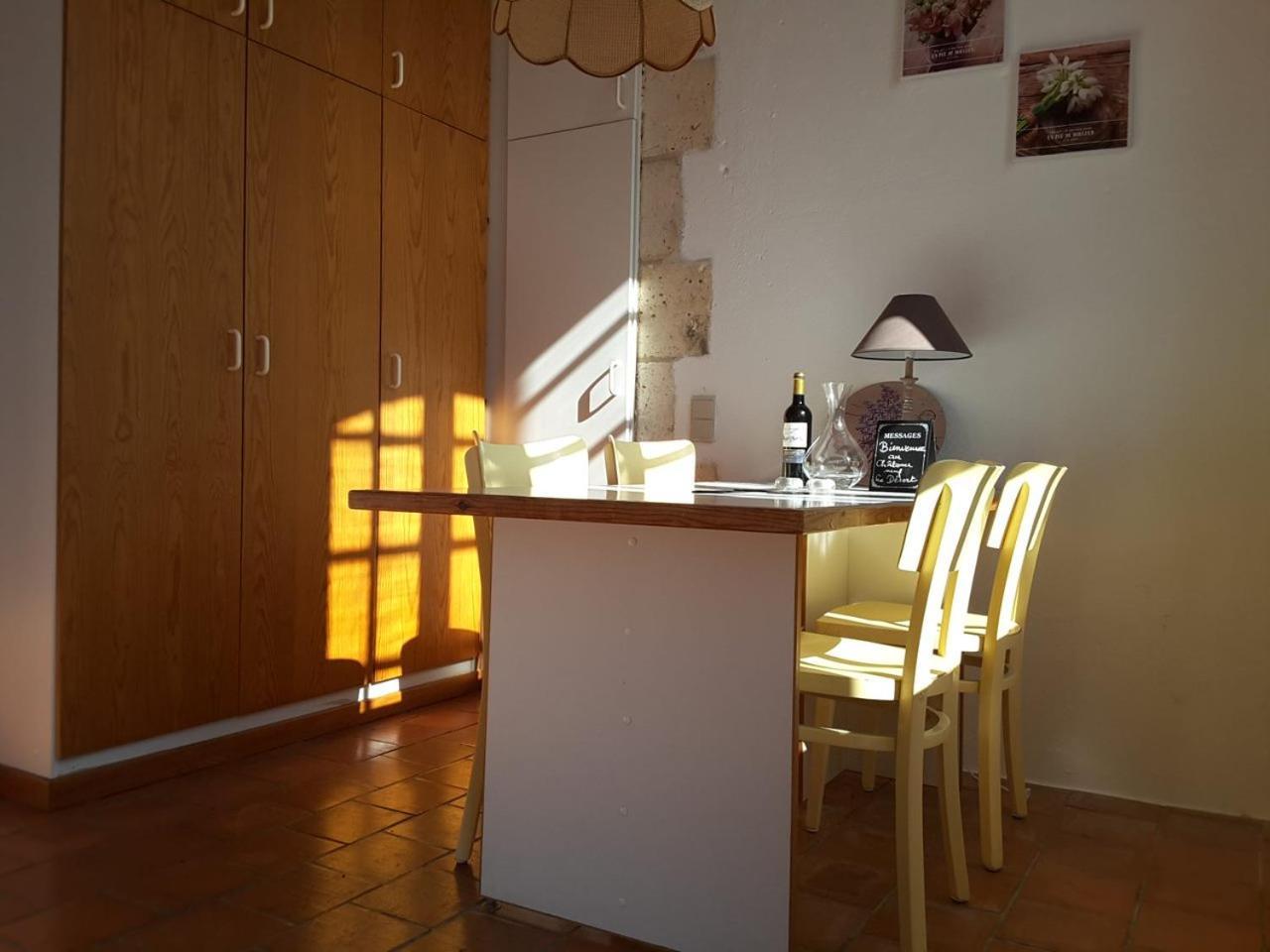 Chateau Neuf Le Desert Le Pizou Szoba fotó